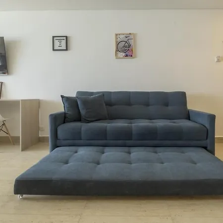 Skyline Haven Apartment *